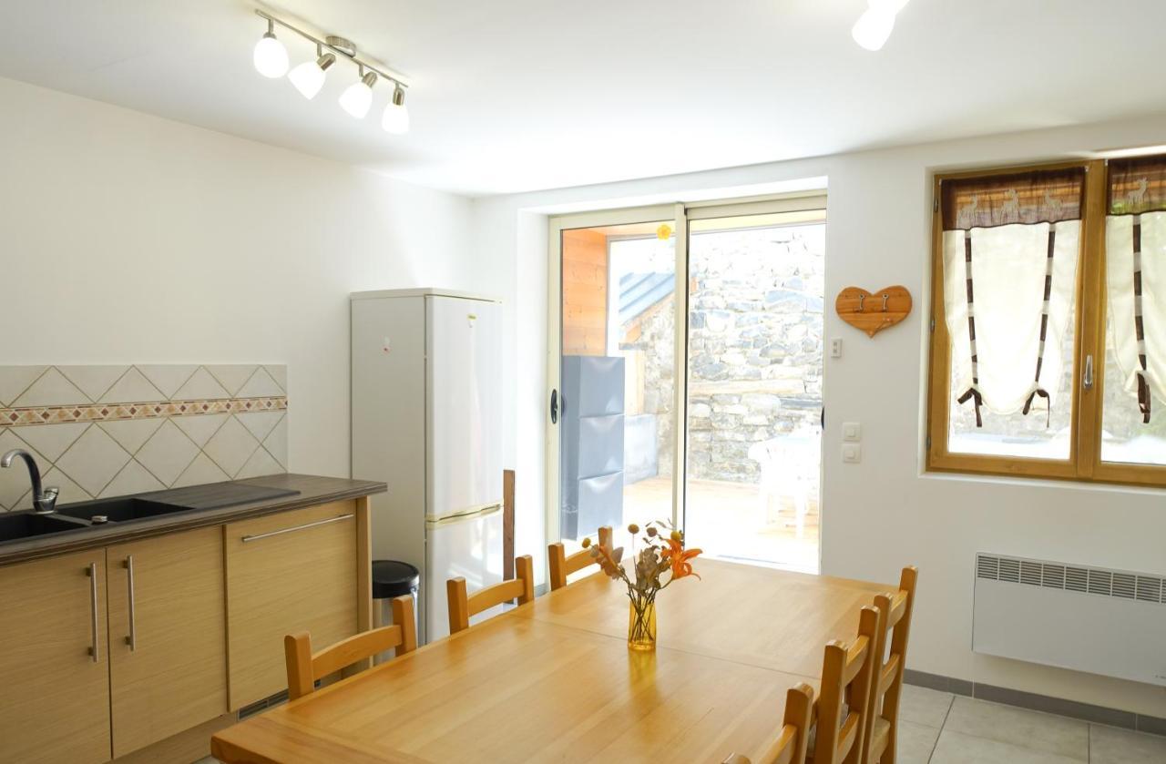 Appartement Spacieux Avec Terrasse Saint-André-dʼEmbrun Eksteriør bilde